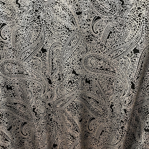 🩶 GLENSPORT by Pierre Bertrand – Silver Paisley Tie-Front Top Estimated Size S/M - Picture 3 of 6